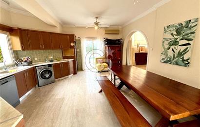 Girne Ozanköy Havuzlu Geniş Arsalı 3+1 Villa