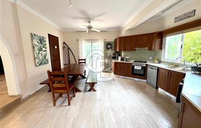 Girne Ozanköy Havuzlu Geniş Arsalı 3+1 Villa