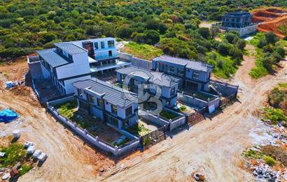 Foça'da Deniz Manzaralı 3+1 Satılık Villa