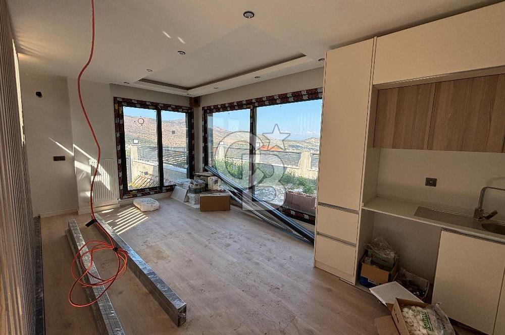 Foça'da Deniz Manzaralı 3+1 Satılık Villa