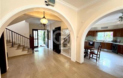 Girne Ozanköy Havuzlu Geniş Arsalı 3+1 Villa