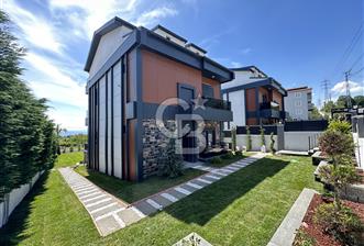 KÖRFEZ İLİMTEPE DENİZ MANZARALI 6+1 HAVUZLU SATILIK VİLLA