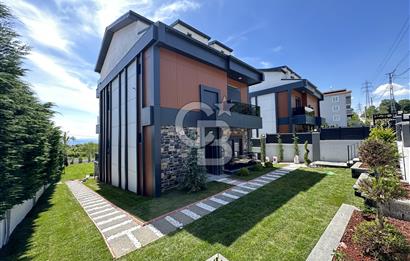 KÖRFEZ İLİMTEPE DENİZ MANZARALI 6+1 HAVUZLU SATILIK VİLLA