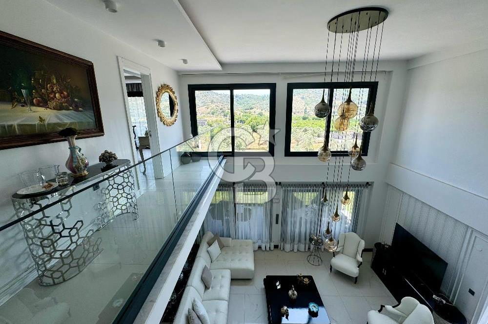 Kavakdere'de Muhteşem Tasarımıyla Geniş Bahçeli 4+1 Villa