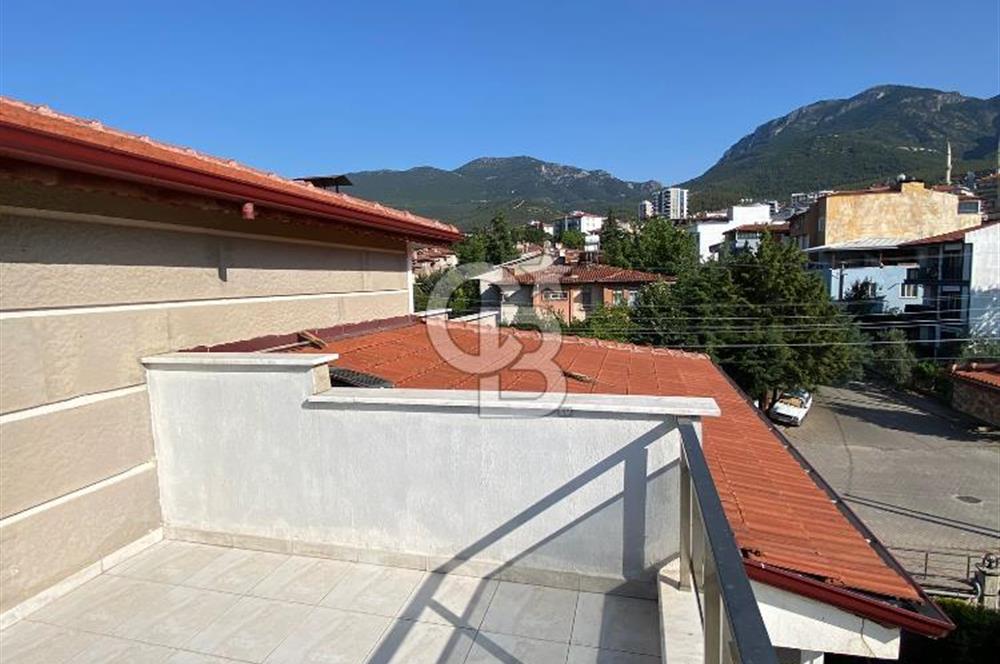 Zümrüt Mahallesi'nde 175 M2 Dubleks 4+1 Kiralık Daire