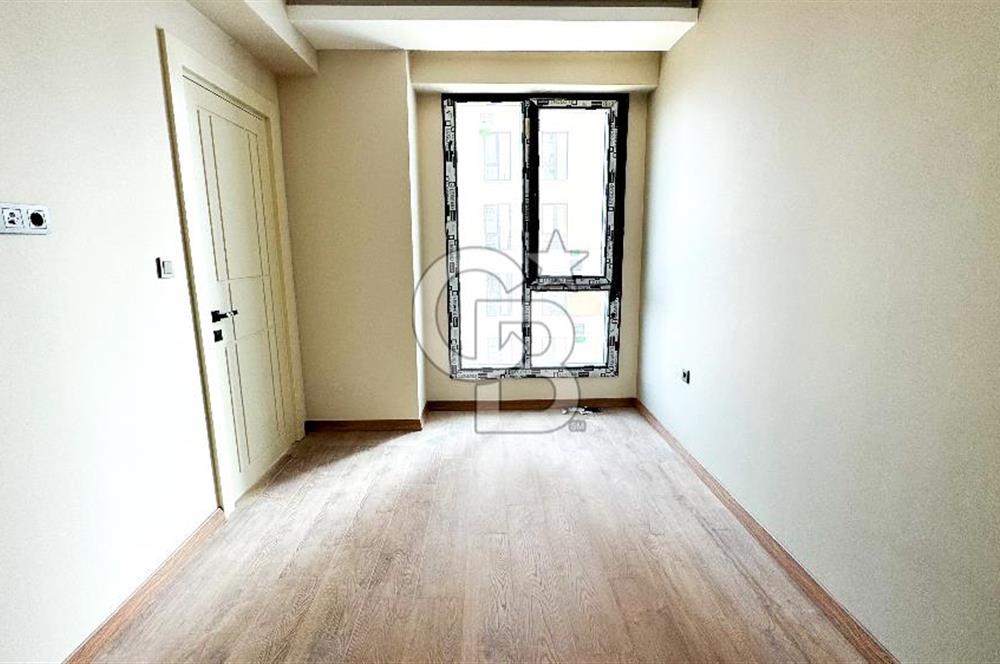 YAKACIK SWİFT165 PROJESİNDE 1+1 KİRALIK KÖŞE DAİRE