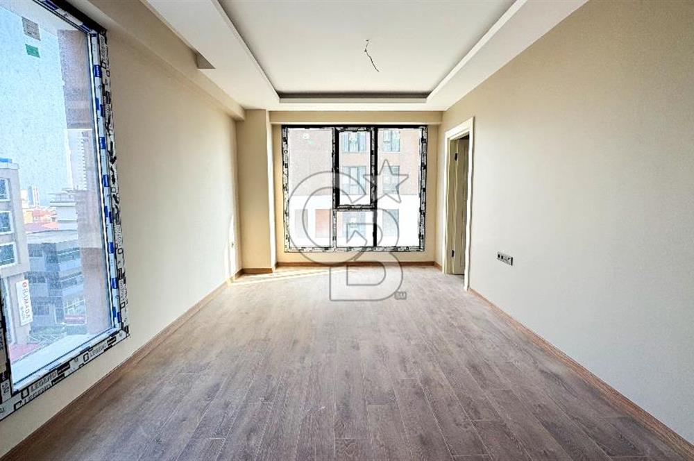 YAKACIK SWİFT165 PROJESİNDE 1+1 KİRALIK KÖŞE DAİRE