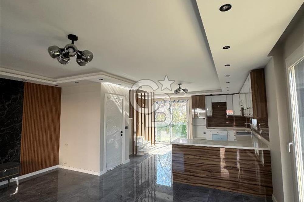 Ürkmez Payamlı' da Satılık Müstakil Bahçeli Villa