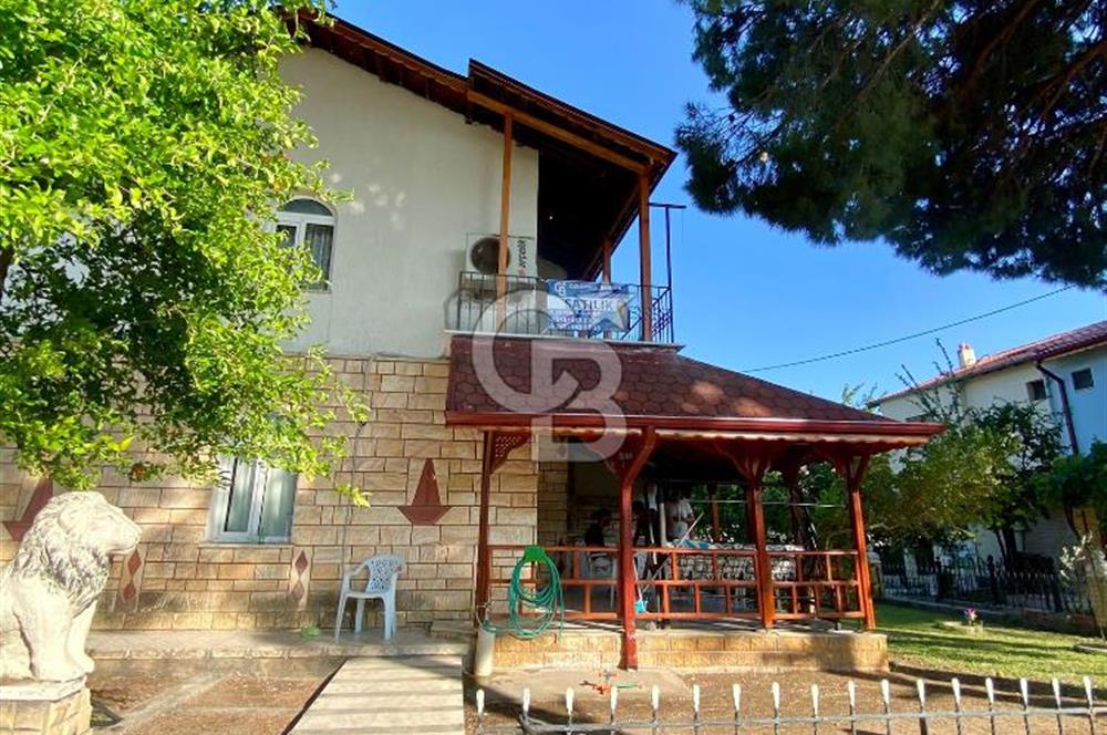 SALİHLERALTINDA DENİZE 45 METRE NEZİH SİTE İÇERİSİNDE 3+1 VİLLA