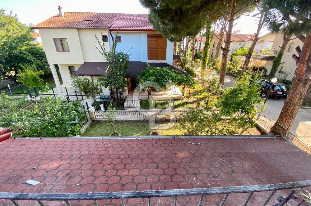 SALİHLERALTINDA DENİZE 45 METRE NEZİH SİTE İÇERİSİNDE 3+1 VİLLA