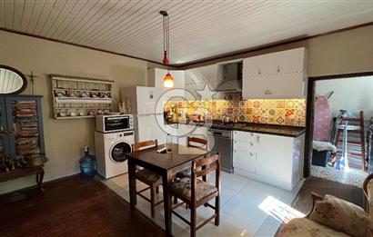 Urla Sanat Sokağında  2 Katlı Müstakil Taş Ev