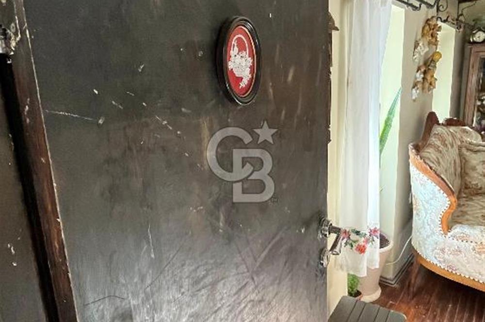 Urla Sanat Sokağında  2 Katlı Müstakil Taş Ev