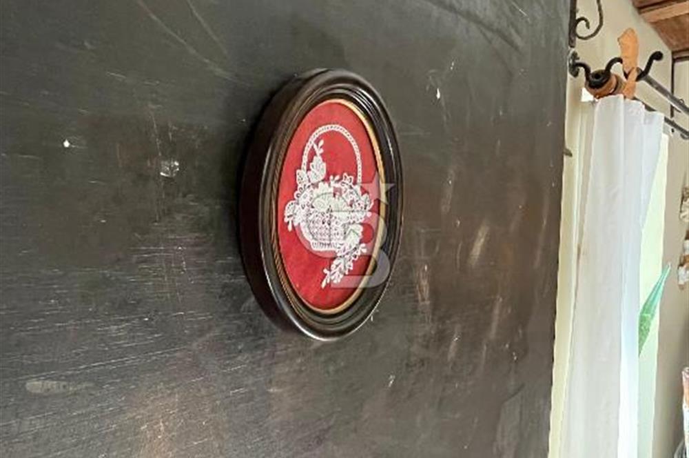 Urla Sanat Sokağında  2 Katlı Müstakil Taş Ev