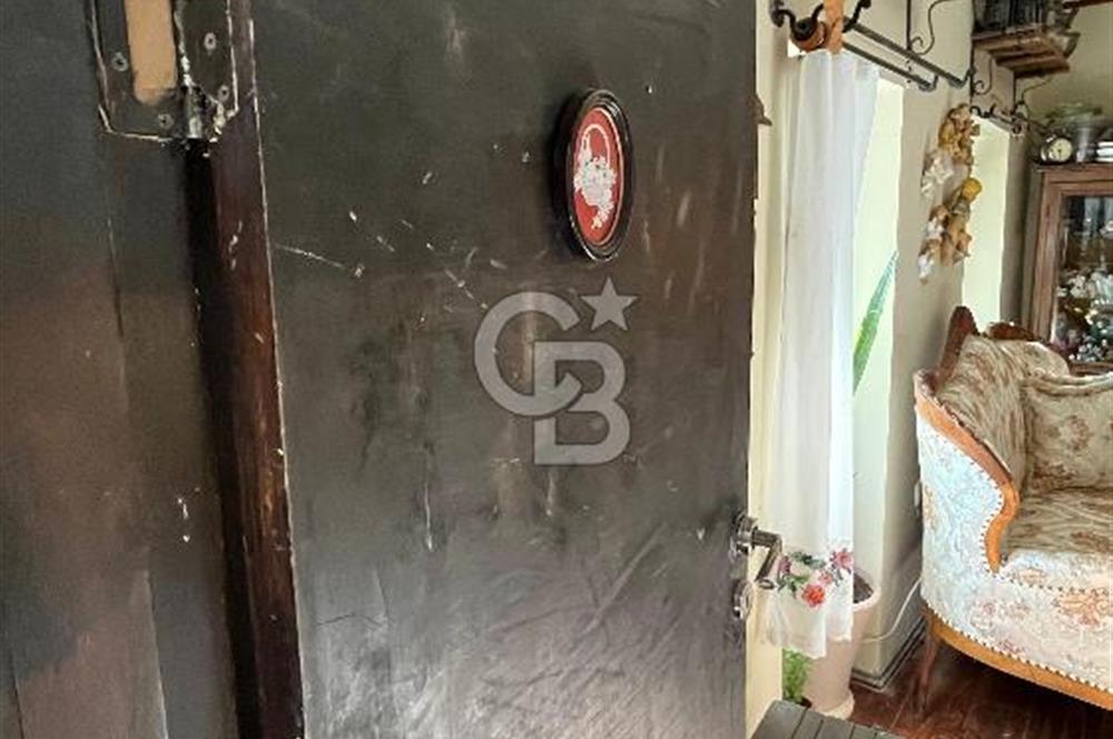 Urla Sanat Sokağında  2 Katlı Müstakil Taş Ev
