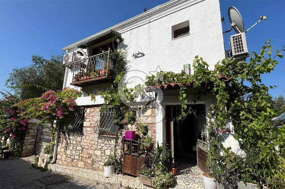 Urla Sanat Sokağında  2 Katlı Müstakil Taş Ev