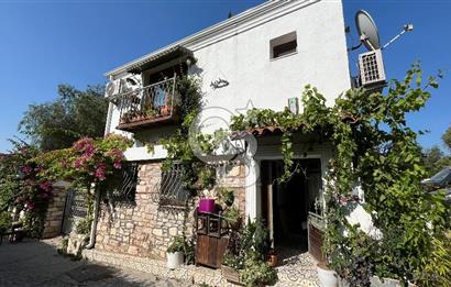 Urla Sanat Sokağında  2 Katlı Müstakil Taş Ev