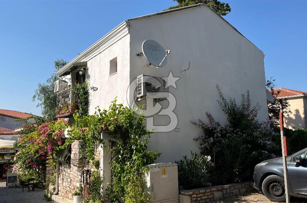 Urla Sanat Sokağında  2 Katlı Müstakil Taş Ev