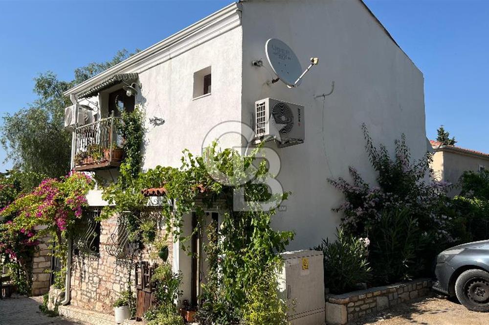 Urla Sanat Sokağında  2 Katlı Müstakil Taş Ev