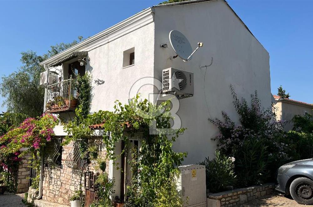 Urla Sanat Sokağında  2 Katlı Müstakil Taş Ev