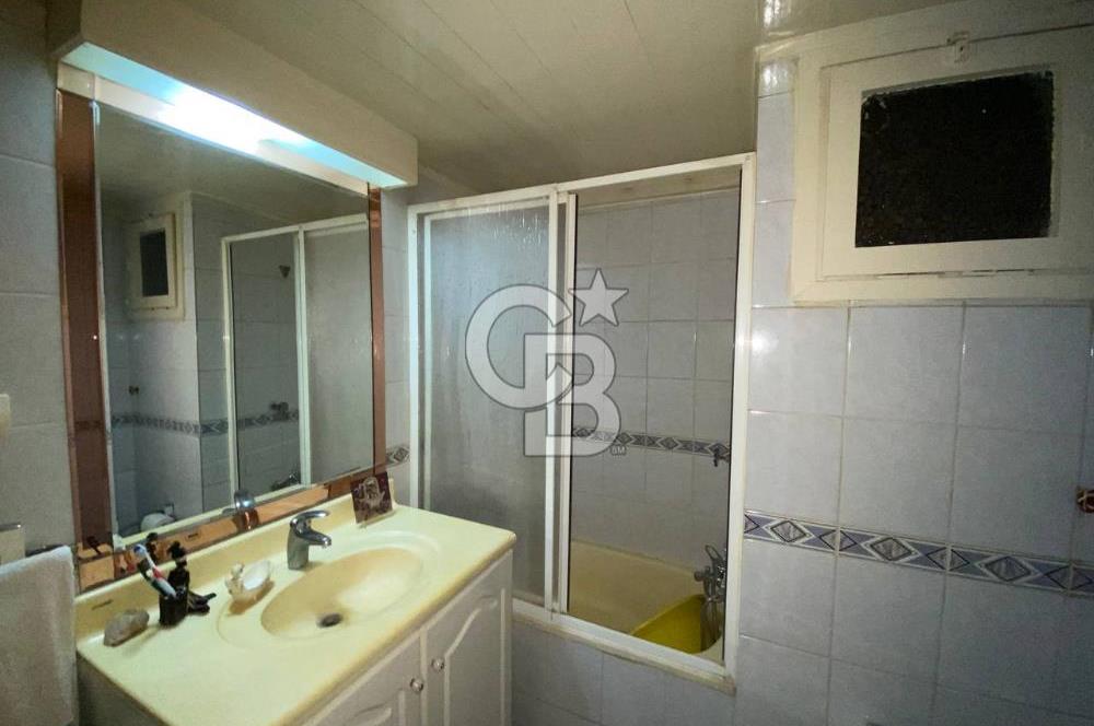 ALAYBEY'DE DENİZE YÜRÜME MESAFESİNDE 3+1 SATILIK DAİRE