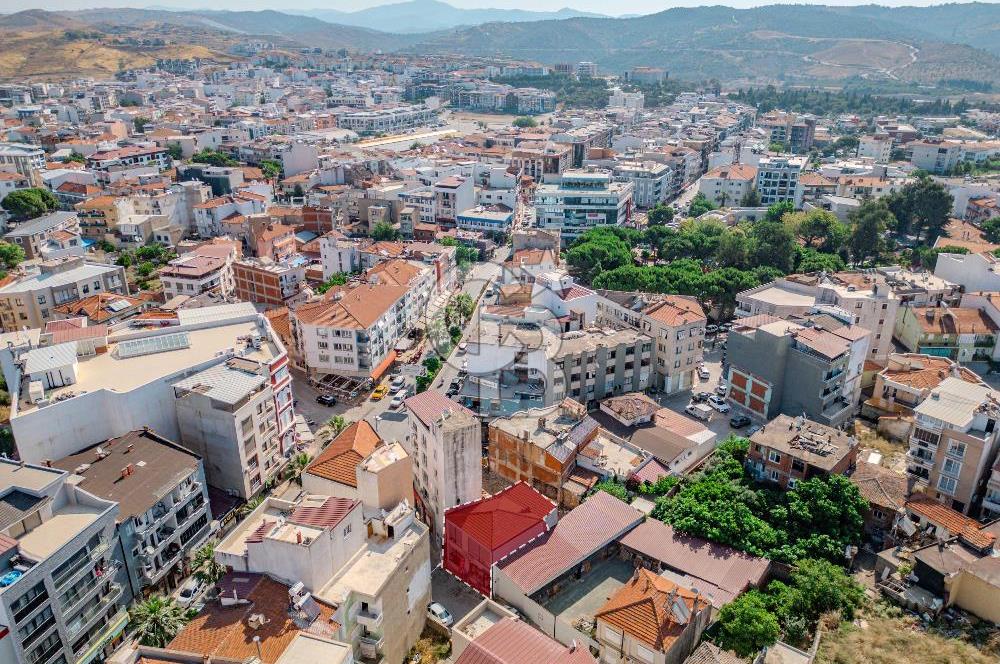 Seferihisar Çarşı Merkezinde İki Katlı Satılık Mağaza