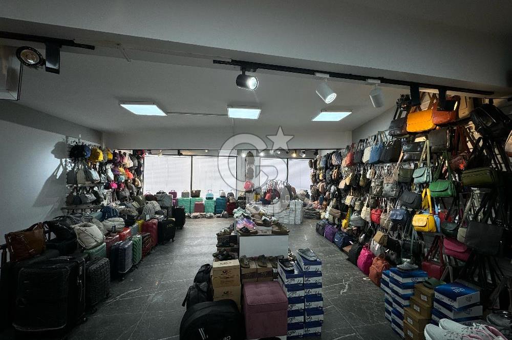 Seferihisar Çarşı Merkezinde İki Katlı Satılık Mağaza
