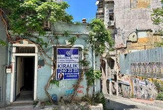 Köşe Konumda, Teraslı Tam Müstakil 3 Katlı Kiralık Bina