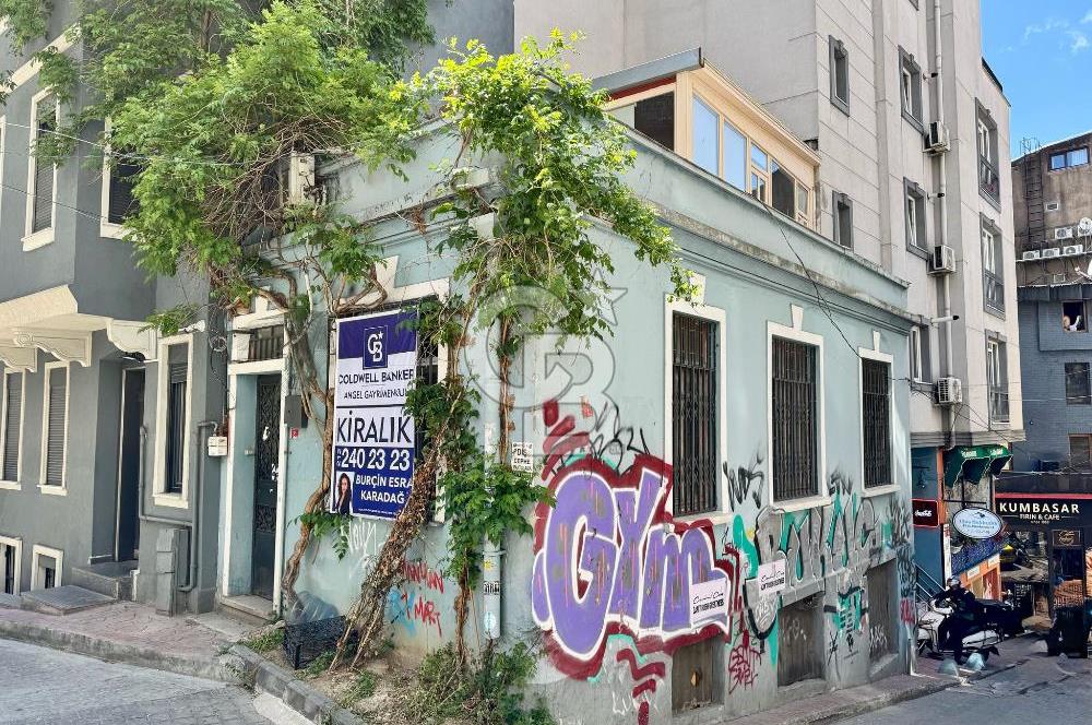 Köşe Konumda, Teraslı Tam Müstakil 3 Katlı Kiralık Bina