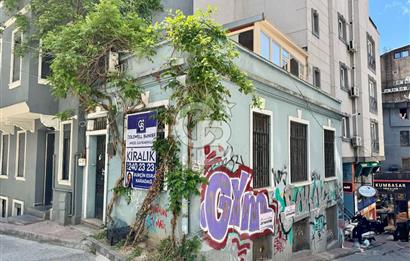 Köşe Konumda, Teraslı Tam Müstakil 3 Katlı Kiralık Bina