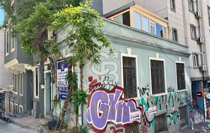 Köşe Konumda, Teraslı Tam Müstakil 3 Katlı Kiralık Bina