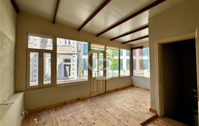 Köşe Konumda, Teraslı Tam Müstakil 3 Katlı Kiralık Bina