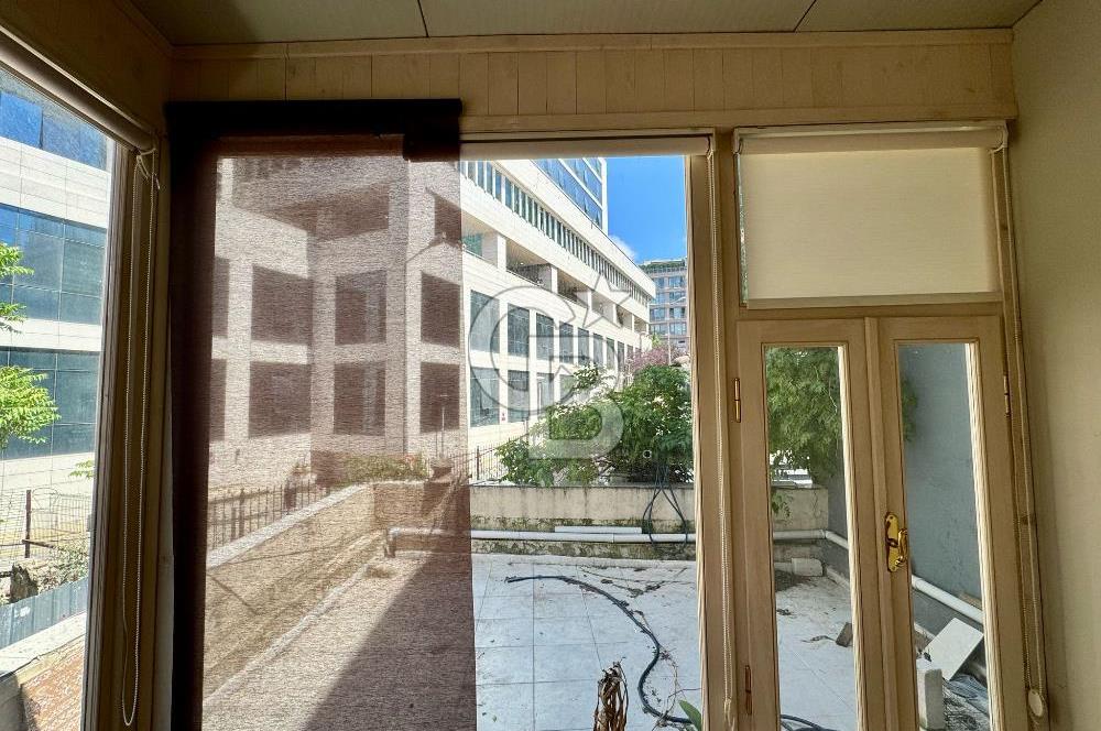 Köşe Konumda, Teraslı Tam Müstakil 3 Katlı Kiralık Bina