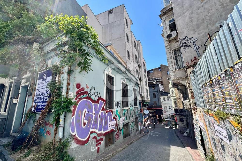 Köşe Konumda, Teraslı Tam Müstakil 3 Katlı Kiralık Bina