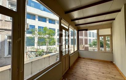 Köşe Konumda, Teraslı Tam Müstakil 3 Katlı Kiralık Bina
