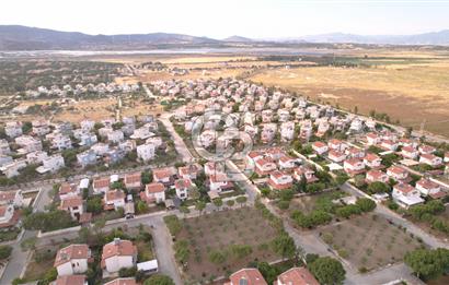 ÇANDARLIDA DENİZE YÜRÜME MESAFESİNDE BAHÇELİ VE TERASLI VİLLA