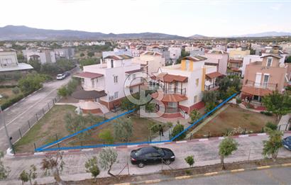 ÇANDARLIDA DENİZE YÜRÜME MESAFESİNDE BAHÇELİ VE TERASLI VİLLA
