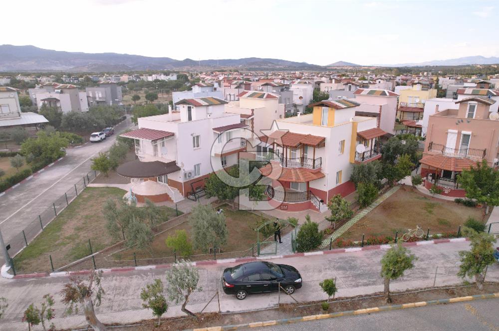 ÇANDARLIDA DENİZE YÜRÜME MESAFESİNDE BAHÇELİ VE TERASLI VİLLA