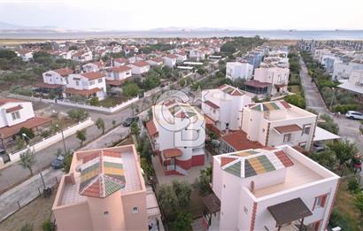 ÇANDARLIDA DENİZE YÜRÜME MESAFESİNDE BAHÇELİ VE TERASLI VİLLA