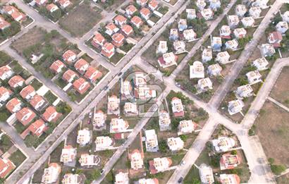 ÇANDARLIDA DENİZE YÜRÜME MESAFESİNDE BAHÇELİ VE TERASLI VİLLA