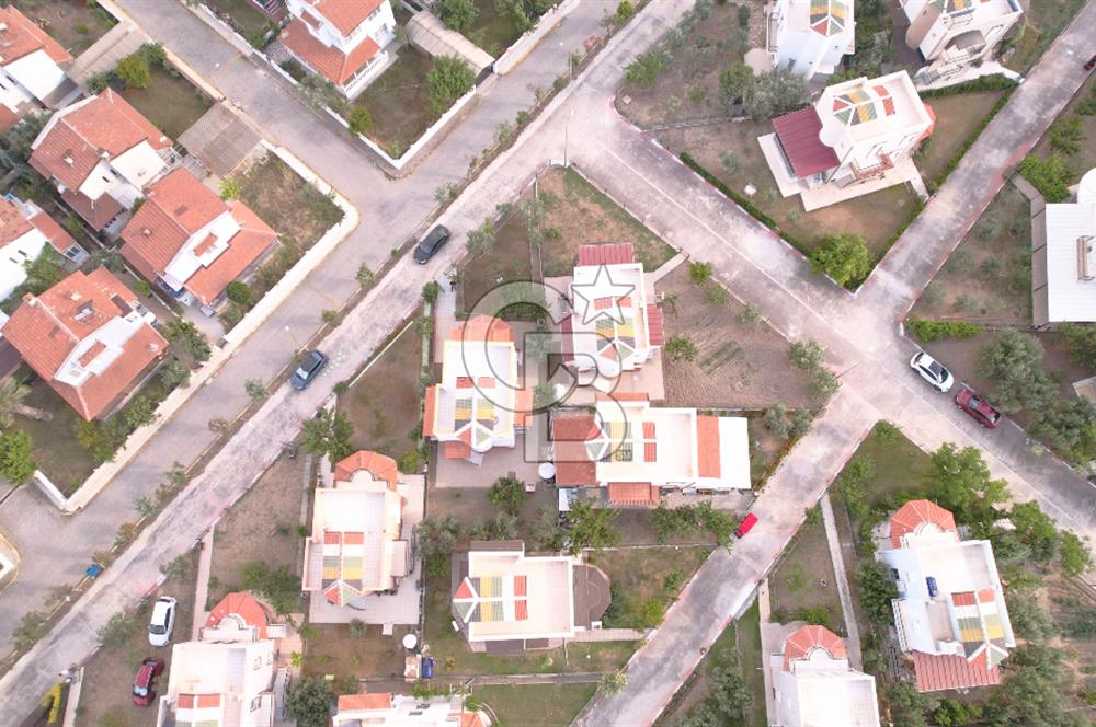 ÇANDARLIDA DENİZE YÜRÜME MESAFESİNDE BAHÇELİ VE TERASLI VİLLA