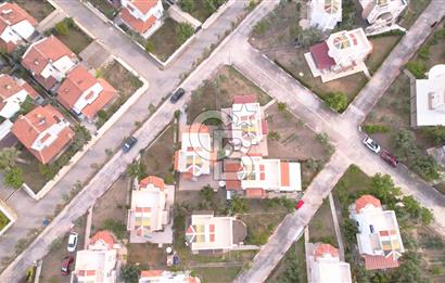 ÇANDARLIDA DENİZE YÜRÜME MESAFESİNDE BAHÇELİ VE TERASLI VİLLA