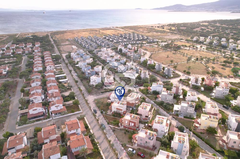 ÇANDARLIDA DENİZE YÜRÜME MESAFESİNDE BAHÇELİ VE TERASLI VİLLA