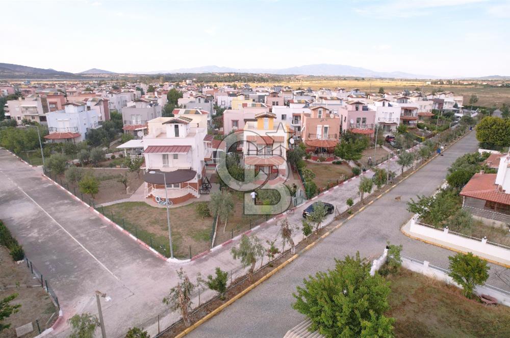 ÇANDARLIDA DENİZE YÜRÜME MESAFESİNDE BAHÇELİ VE TERASLI VİLLA