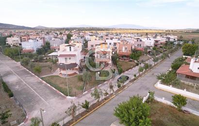 ÇANDARLIDA DENİZE YÜRÜME MESAFESİNDE BAHÇELİ VE TERASLI VİLLA