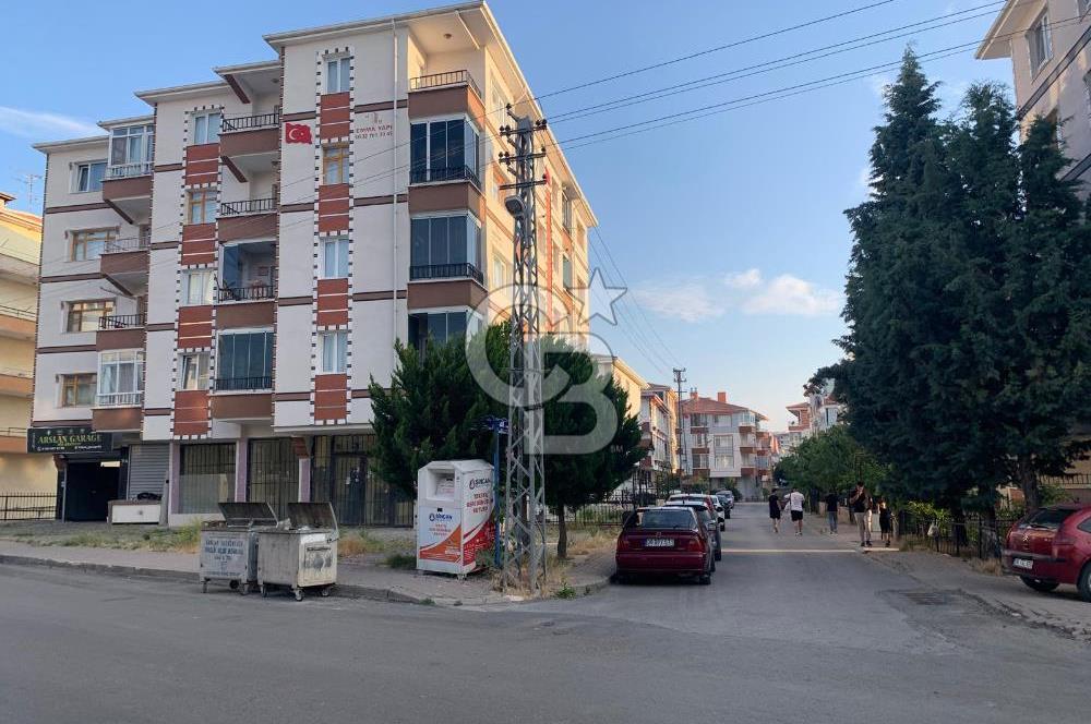 Sincan Yenikent’te Cadde Üzeri Ara Katta Asansörlü Satılık 3+1 Daire