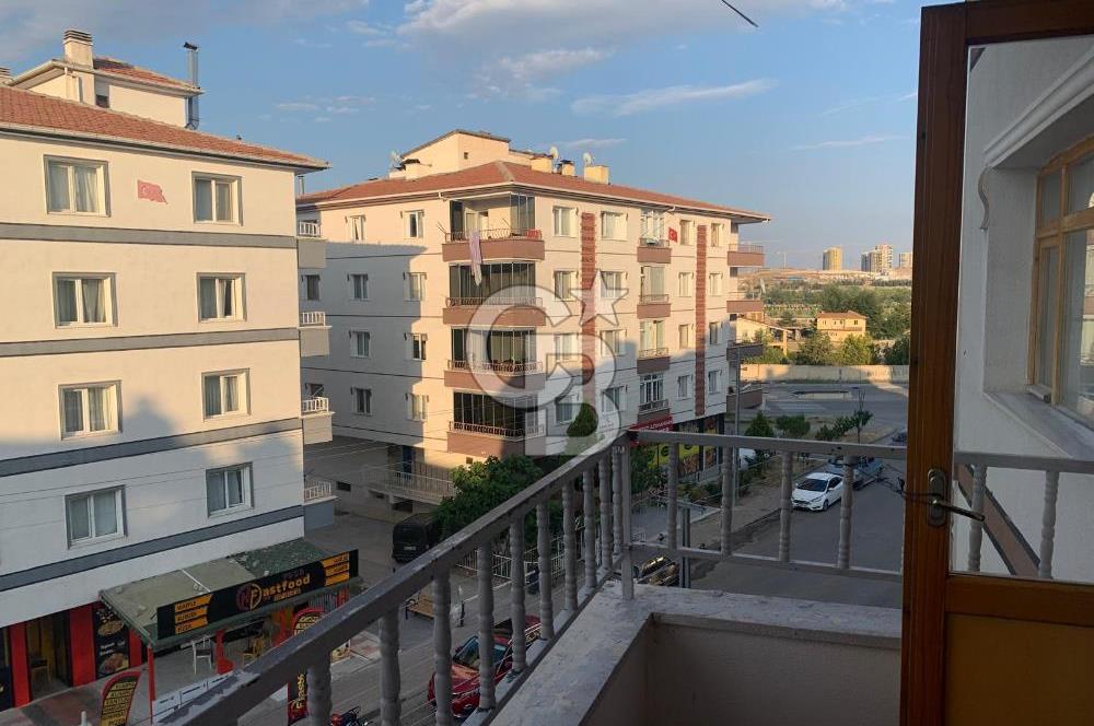 Sincan Yenikent’te Cadde Üzeri Ara Katta Asansörlü Satılık 3+1 Daire