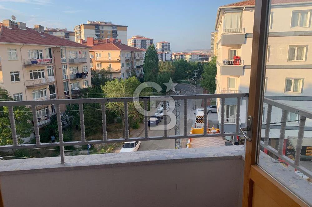 Sincan Yenikent’te Cadde Üzeri Ara Katta Asansörlü Satılık 3+1 Daire
