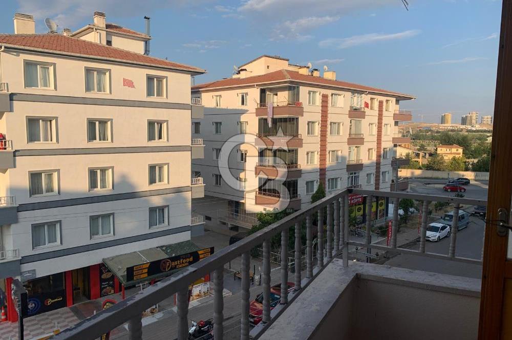 Sincan Yenikent’te Cadde Üzeri Ara Katta Asansörlü Satılık 3+1 Daire