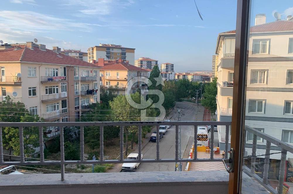Sincan Yenikent’te Cadde Üzeri Ara Katta Asansörlü Satılık 3+1 Daire