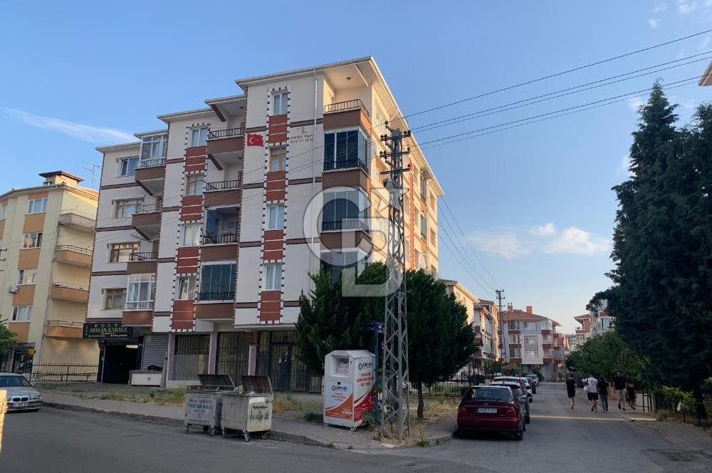 Sincan Yenikent’te Cadde Üzeri Ara Katta Asansörlü Satılık 3+1 Daire